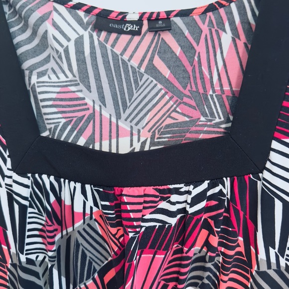 Geometric Patterned Women's Top - Picture 4 of 5